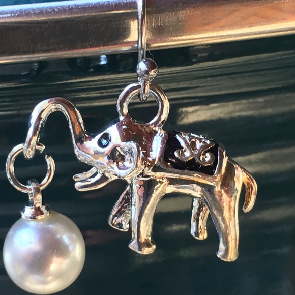 Flirty elephants with pearl colored beads - Picture 2 of 8